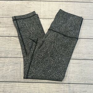 🍋Women’s Lululemon Wunder Under Crop Hi-Rise 21” size 6🍋